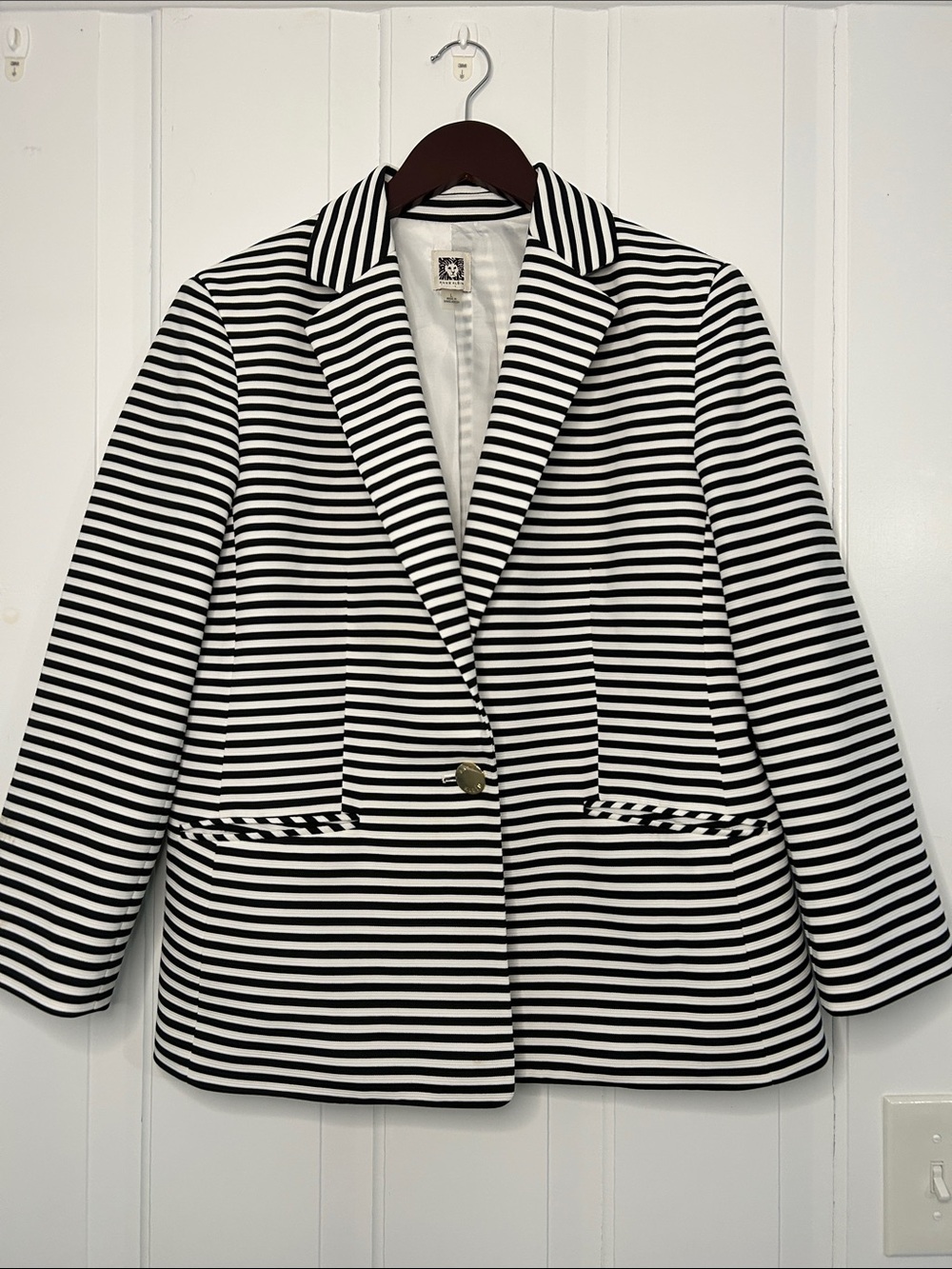 Large new without tags Anne Klein Black & White Striped Blazer